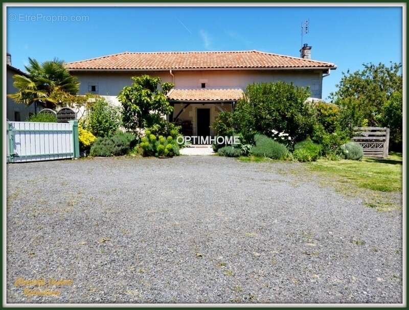 Maison à CHATIGNAC