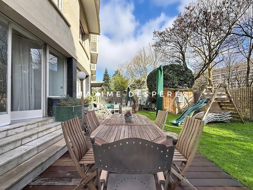 Appartement à NEUILLY-SUR-SEINE