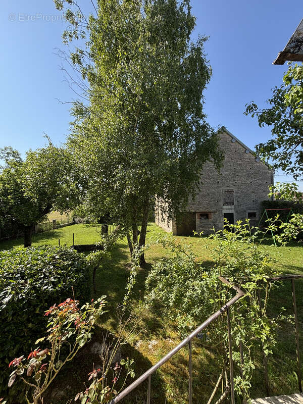 Maison à MONTLIOT-ET-COURCELLES