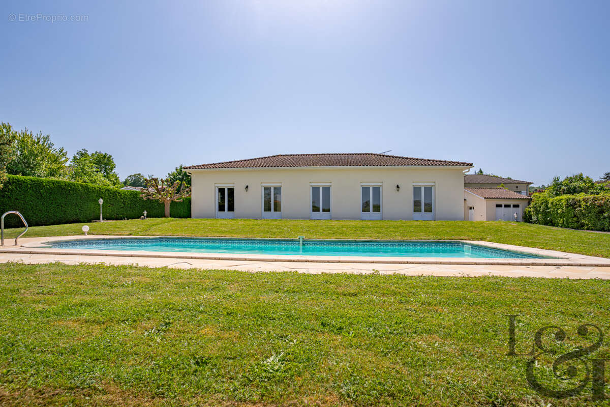 Maison à PUJOLS