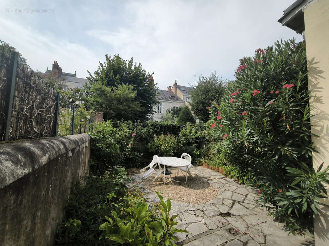 Maison de caractère de 121 m2 à 100 mètres du Jardin des Prébendes - photo 9