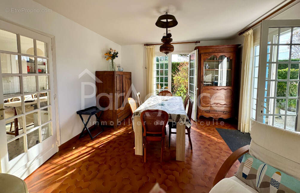 Maison plain-pied   Jardin et garage - photo 6