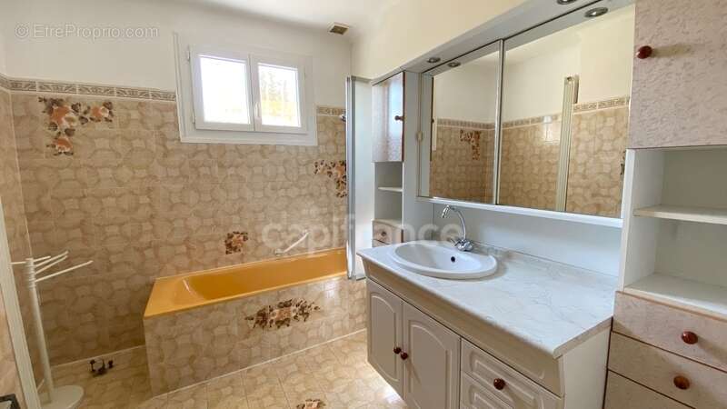 Dpt Gard (30), à vendre Proche Uzès 10mn, maison P4, grand terrain paysagé, piscinable de 1620m2 - photo 8