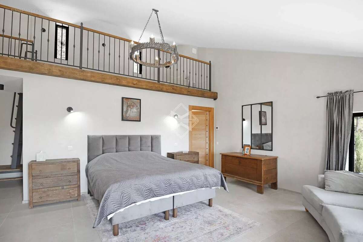 Maison à TOURRETTES