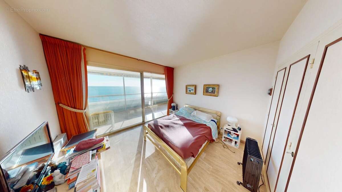 Appartement à VILLENEUVE-LOUBET