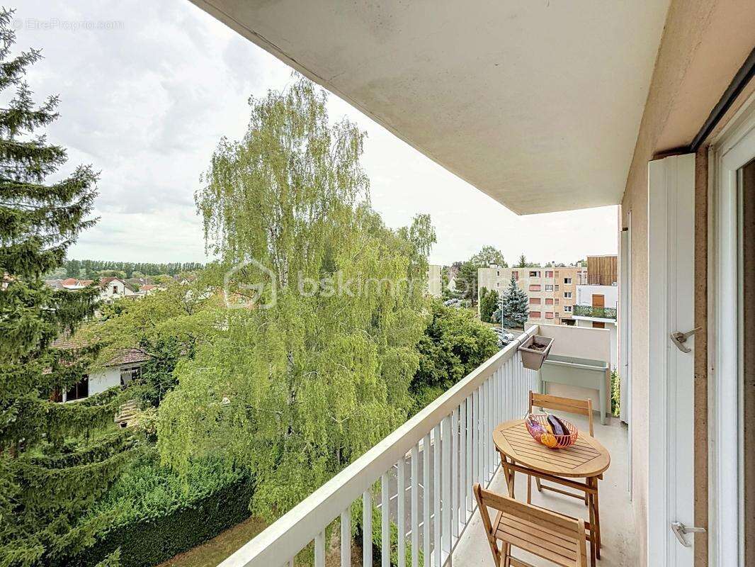 Appartement à EZANVILLE