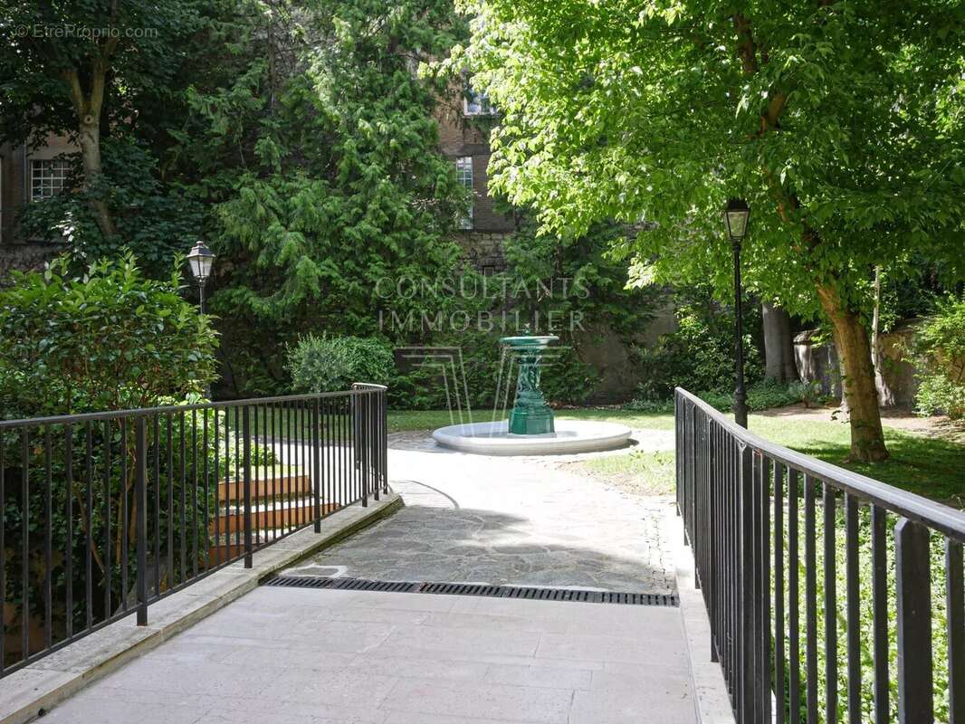Appartement à PARIS-7E