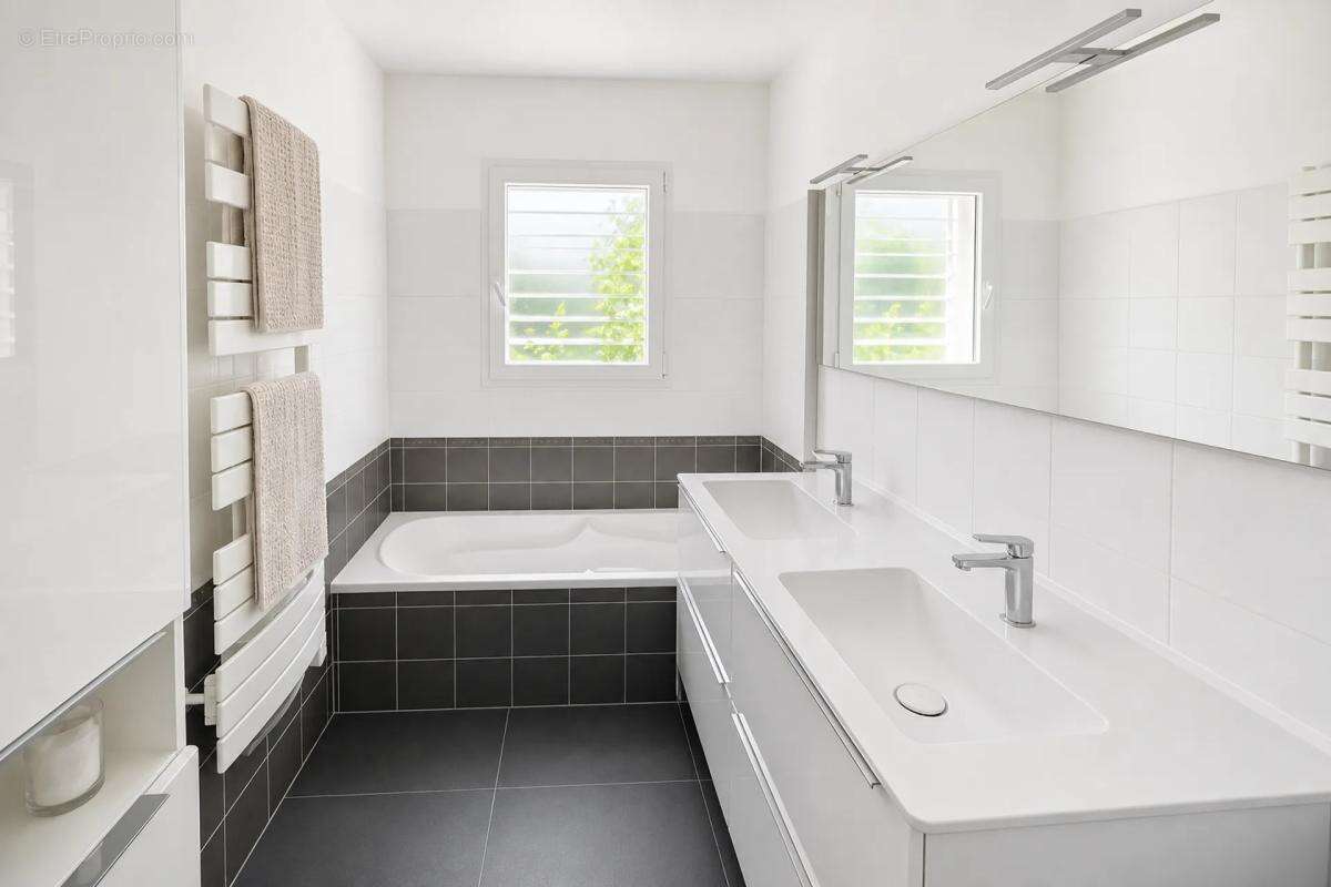 Villa 5 pièces - 140 m2 - Saint-Estève - photo 17