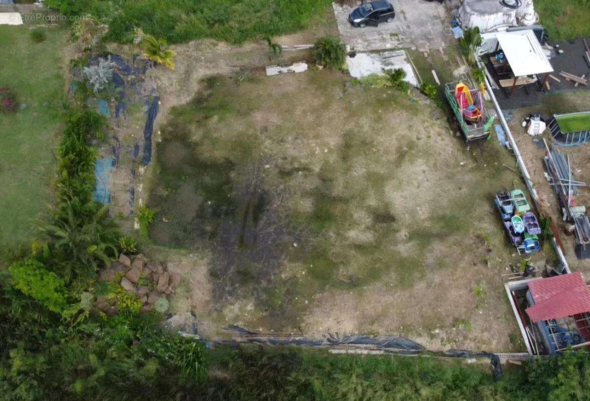 Terrain à LE VAUCLIN