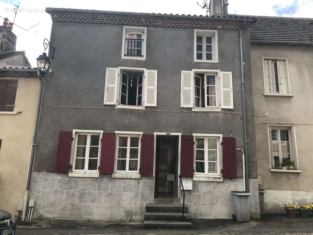 Maison à MAGNAC-LAVAL