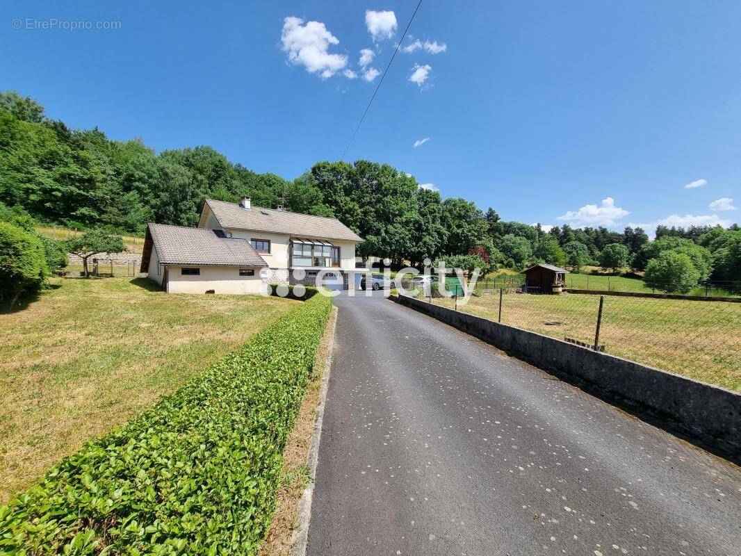 Maison 84 m² à Saint-Alban-Sur-Limagnole  - photo 1