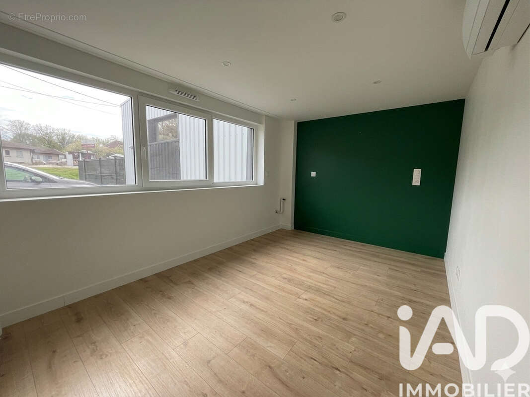 Photo 2 - Commerce à RICHARDMENIL