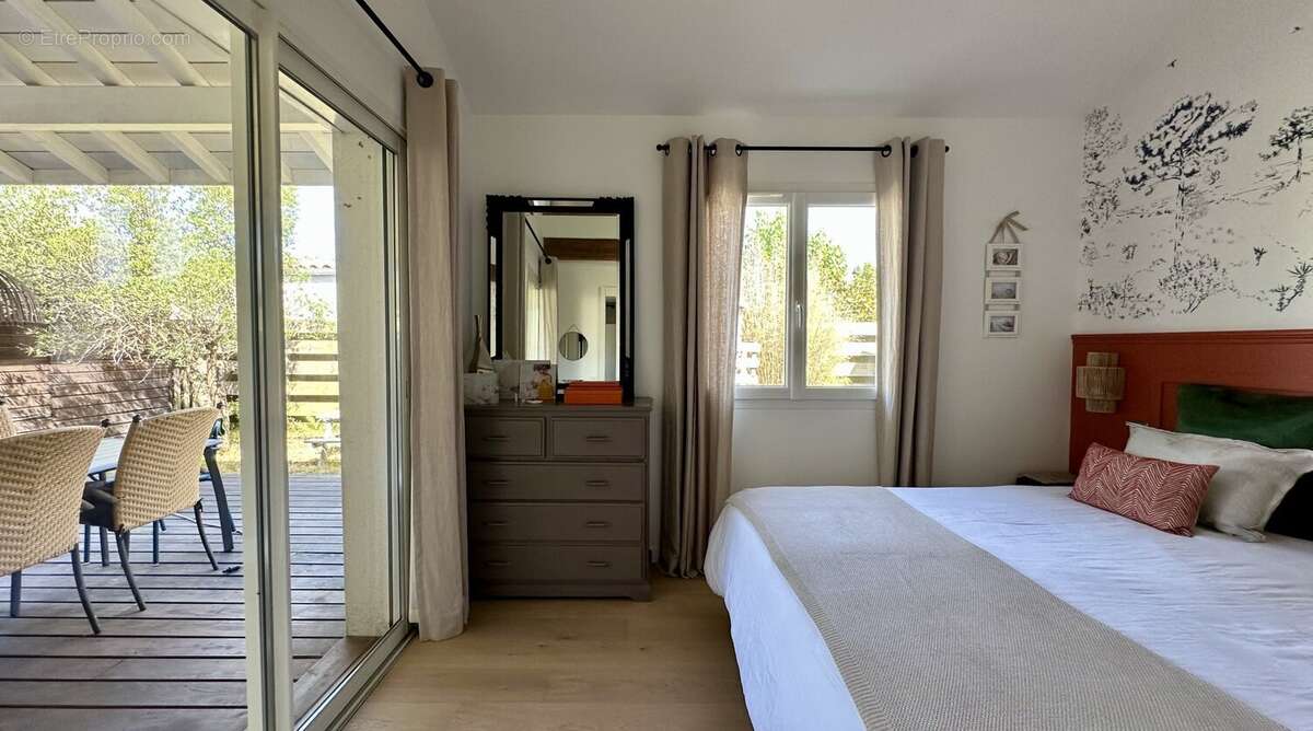 Villa contemporaine de 6 pieces de 133 m2 avec piscine et garage - photo 12