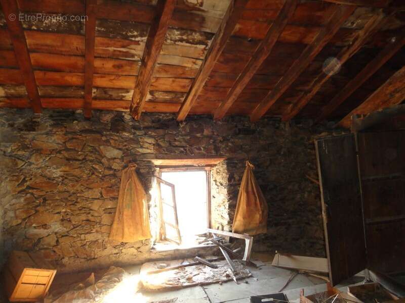 Dpt Pyrénées Orientales (66), à vendre JUJOLS Maison pierres 8 pièces 207 m² à rénover complètement sur terrain 185 m² - photo 5