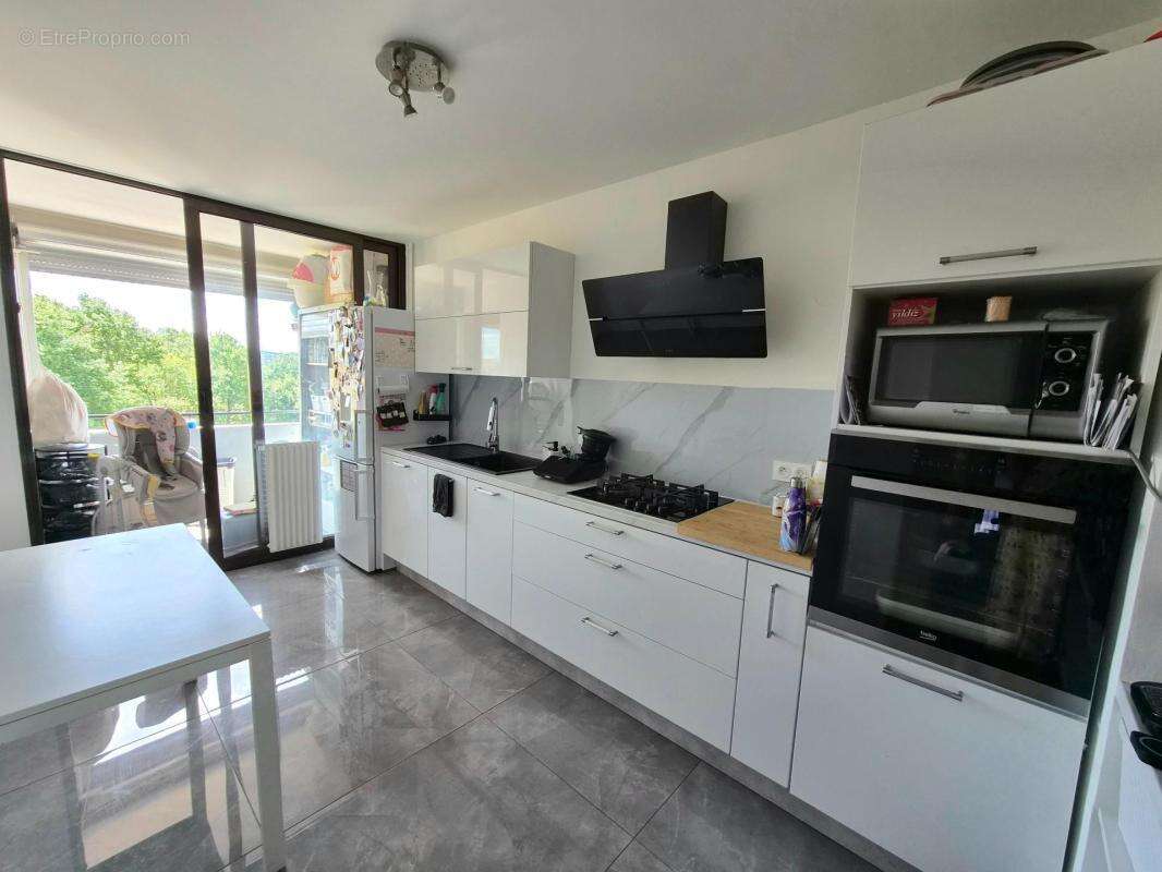 Grand appartement rénové avec balcons et suite parentale - photo 8