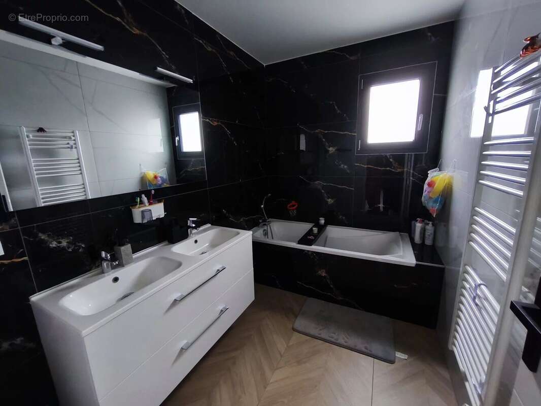 Maison à GUILHERAND-GRANGES