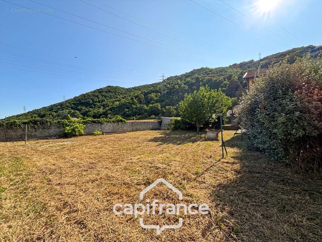 SAINT-VALLIER – Maison familiale de caractère de 202 m² sur un magnifique terrain de 1 878 m² - photo 3