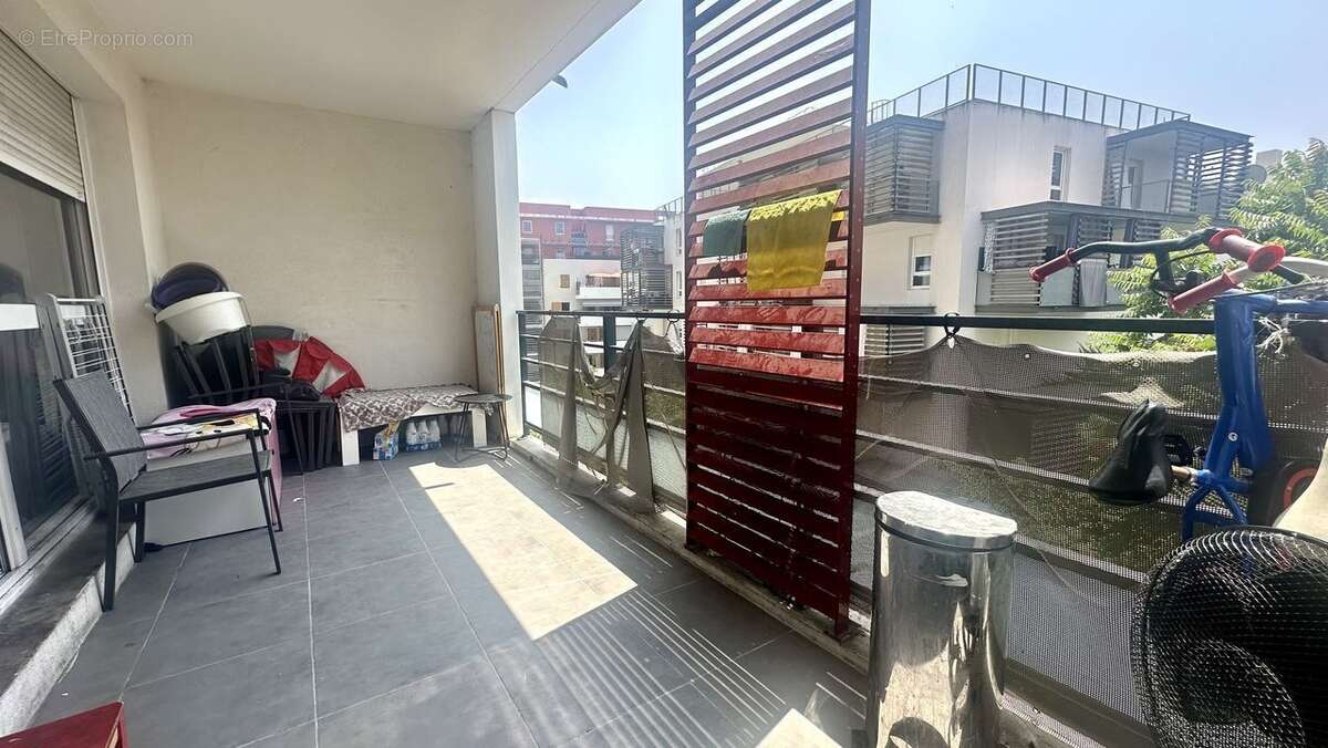appartement t3 - terrasse - place de parking  - Appartement à MARSEILLE-15E