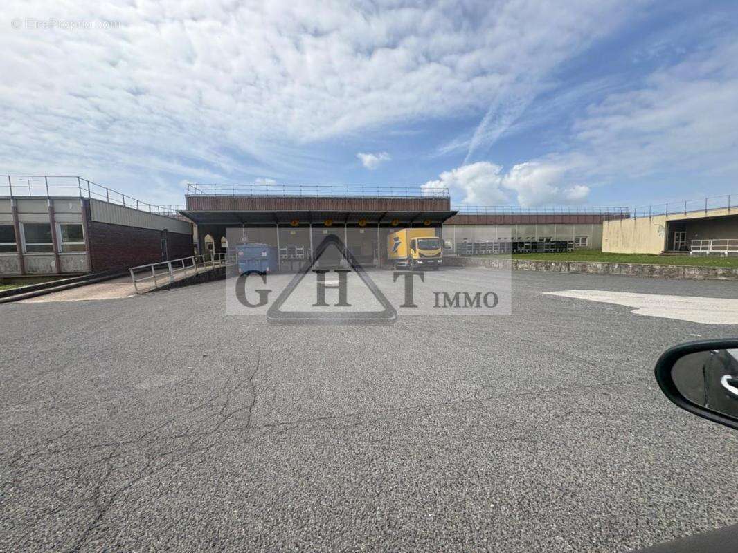 Entrepot 13 122 m² divisble a vendre a vaux le penil - photo 5