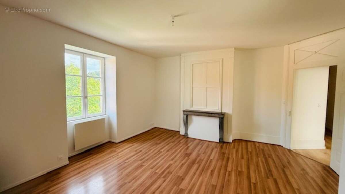 Appartement révové  3 pièce(s) 62.40 m2/parking - photo 2
