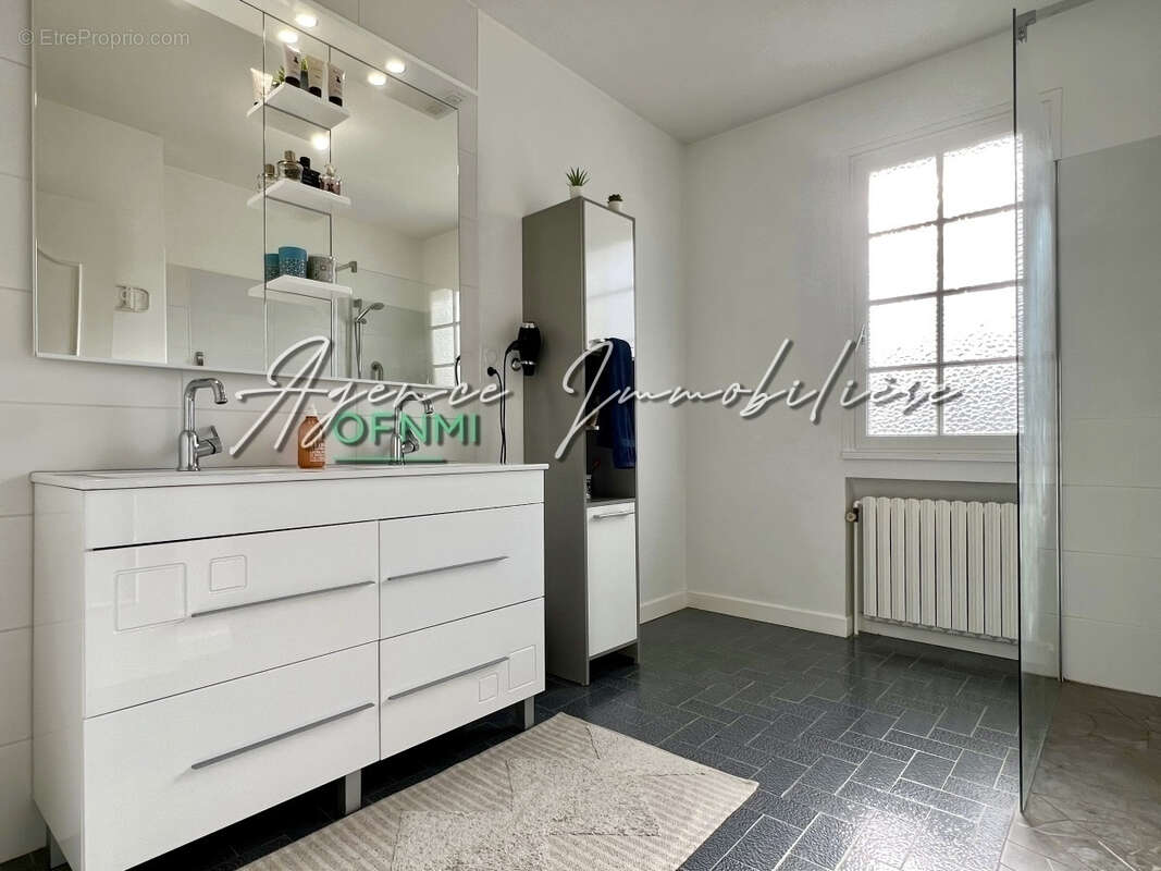 Maison à ECOTAY-L&#039;OLME