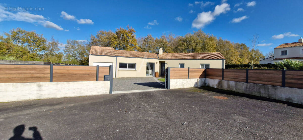 Maison à SAINT-FLORENT-DES-BOIS