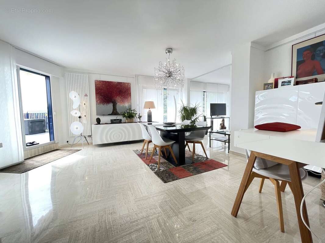 Appartement à MANDELIEU-LA-NAPOULE