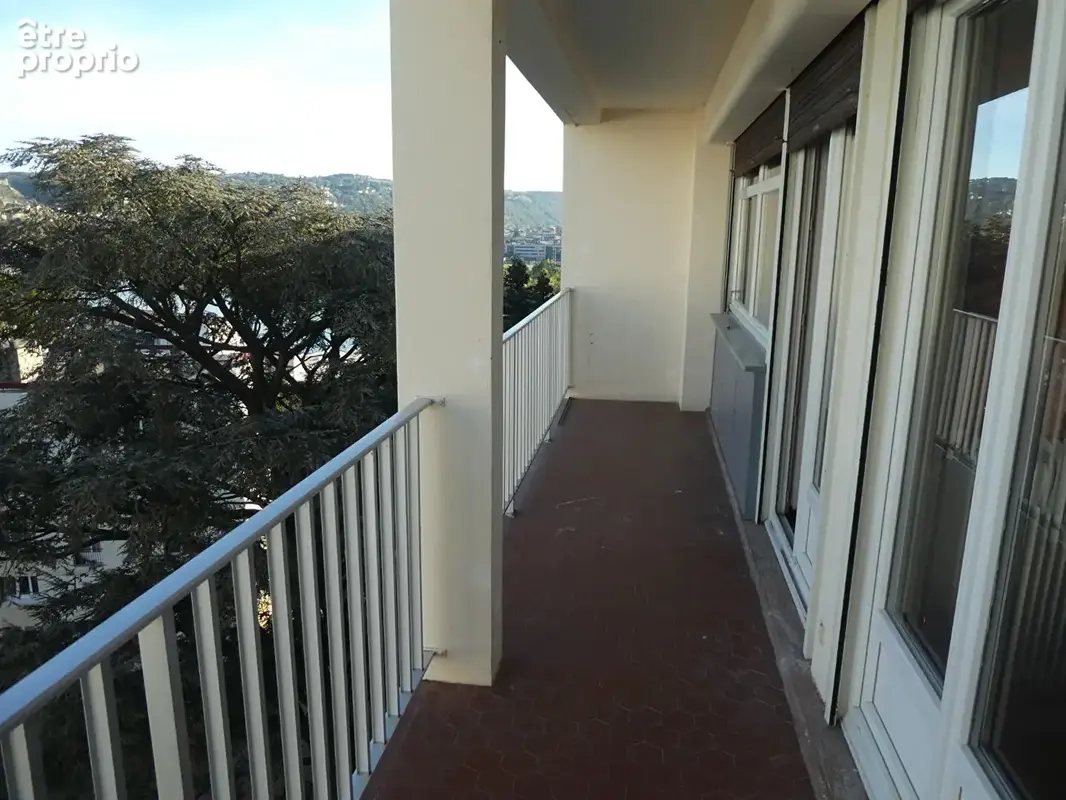 Appartement t4 - 76 m² - dernier étage, vue panoramique et potentiel à exploiter - photo 4