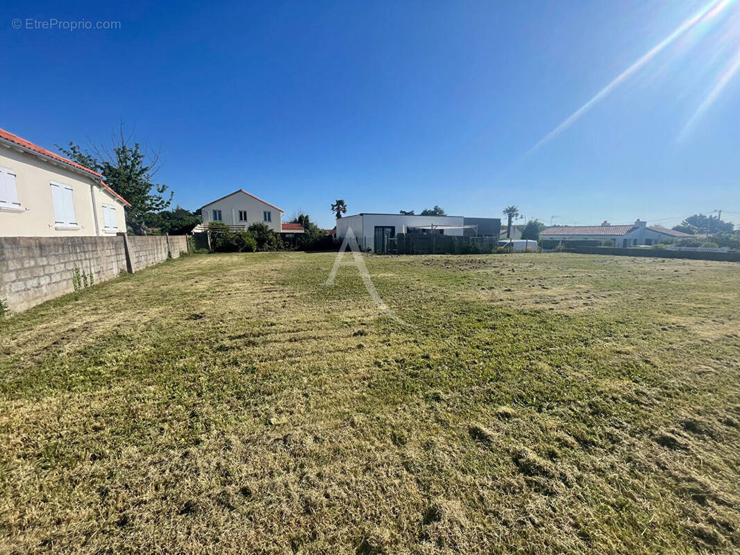 Terrain à SAINT-VINCENT-SUR-JARD