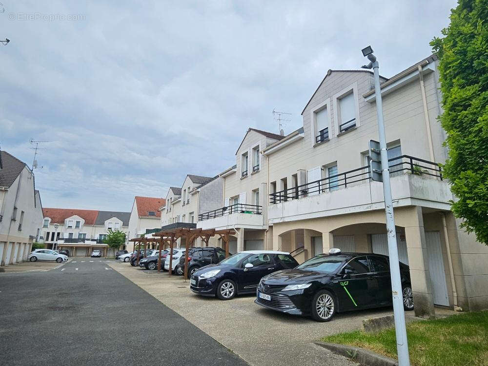 À vendre   Bel appartement F2 en rez-de-jardin avec box fermé et parking - photo 2