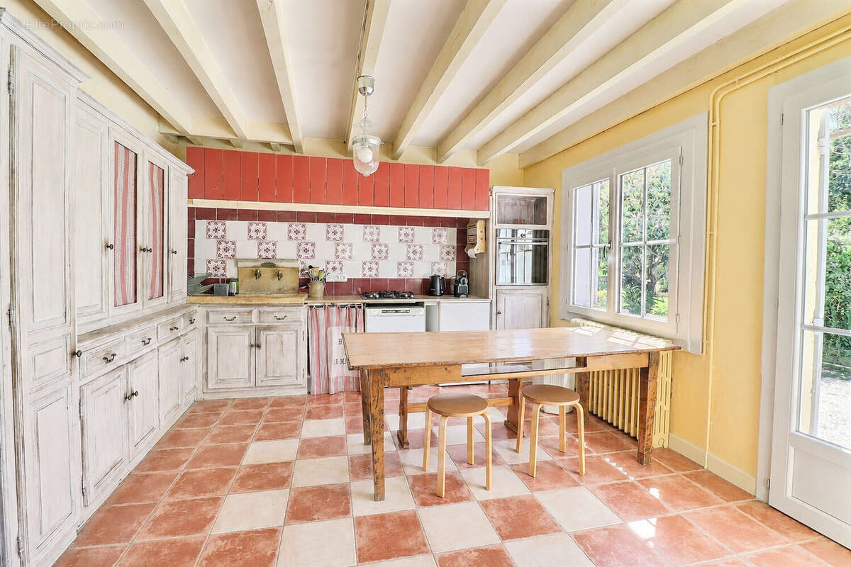 Maison en pierre avec piscine et dépendances - photo 4
