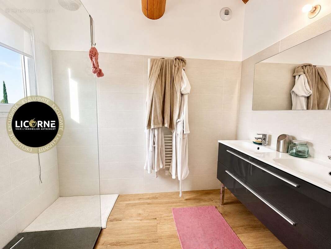 Appartement à LE PUY-SAINTE-REPARADE