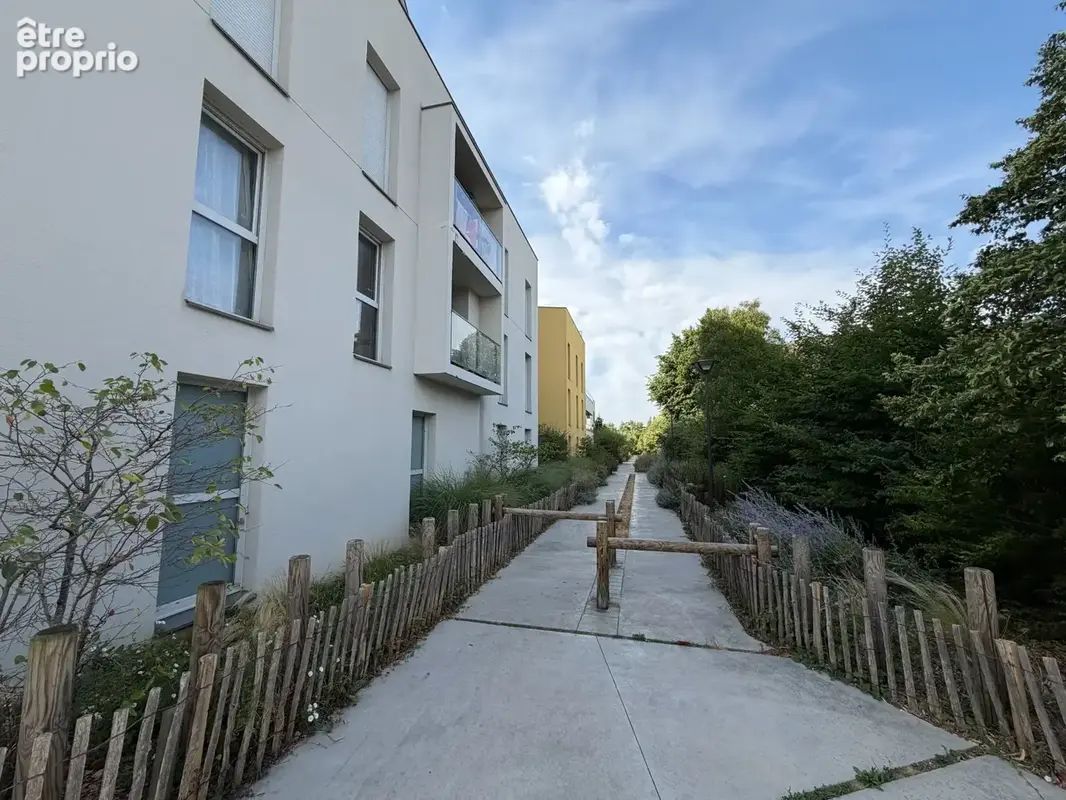 EXCLUSIVITÉ – Appartement récent, balcon, parking et gare à pied : un 2 pièces prêt à vivre ! - photo 12