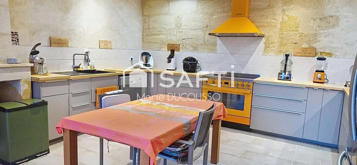 Maison 364 m² à Sainte-Colombe  - photo 4
