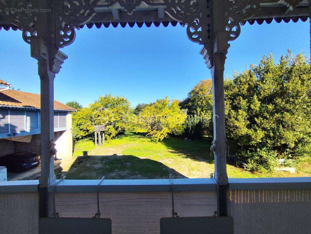 Maison à SAINT-CHRISTOLY-DE-BLAYE