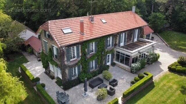 Maison à FEROLLES-ATTILLY