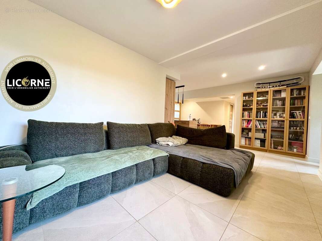 Maison à LE PUY-SAINTE-REPARADE