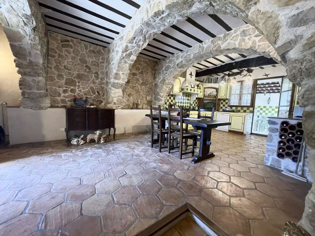 Maison à CHATEAUDOUBLE