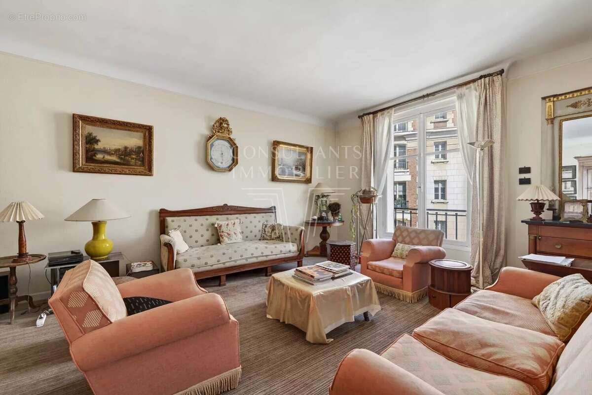 Appartement à NEUILLY-SUR-SEINE