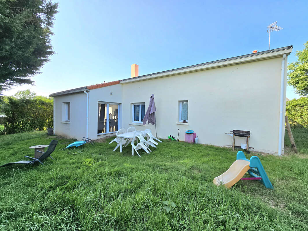 Maison à SAINT-CHRISTOPHE-LA-COUPERIE