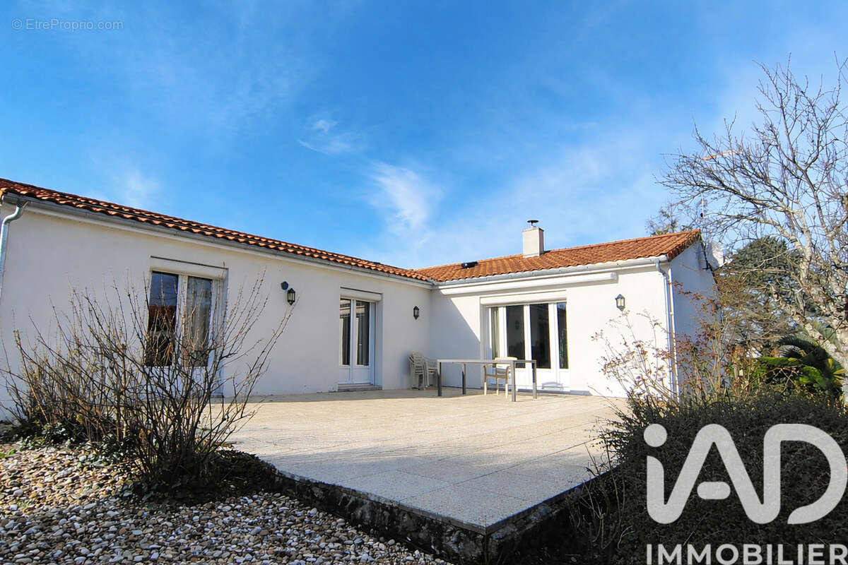 Photo 2 - Maison à FONTENAY-LE-COMTE