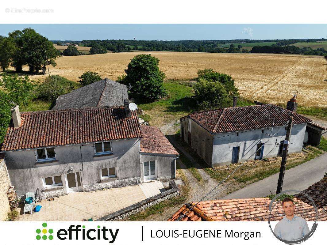 Maison 189 m² à Charroux  - photo 2