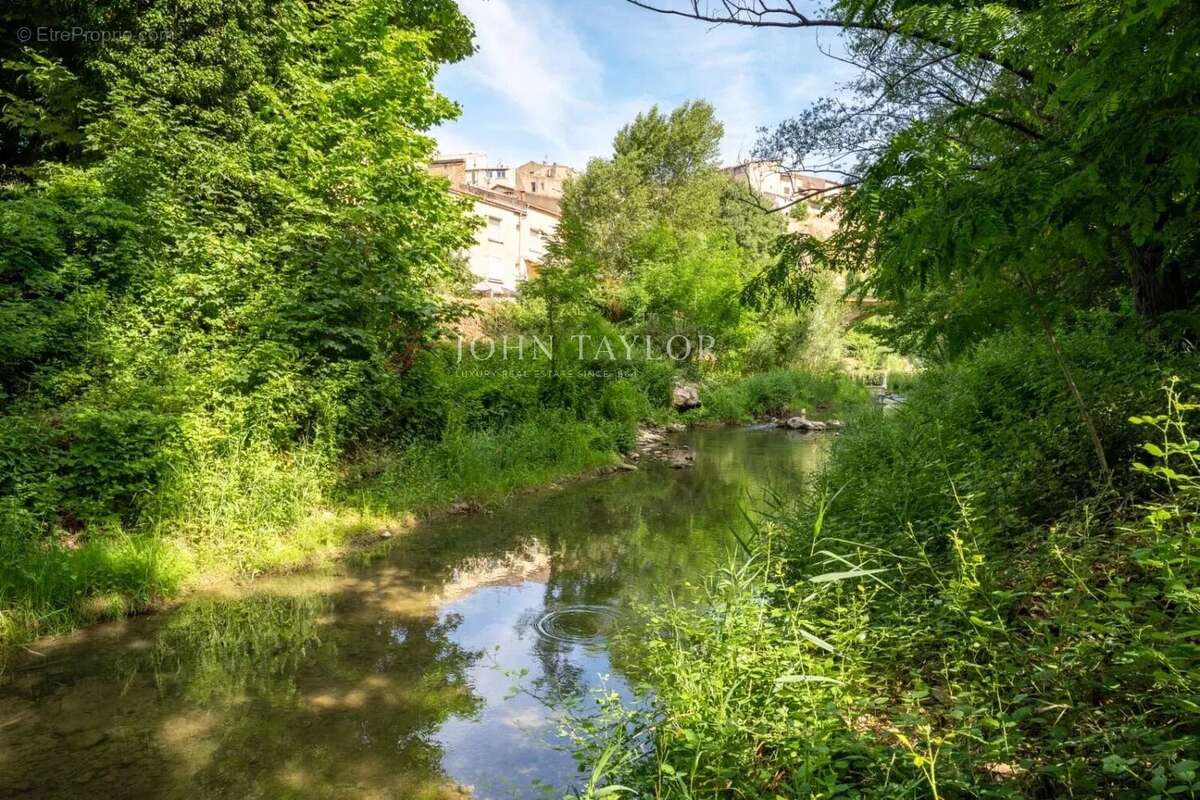 Appartement à LA TOUR-D'AIGUES
