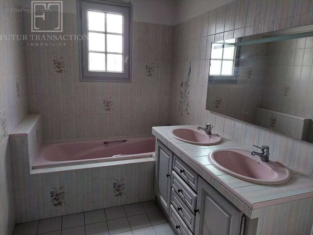 Maison à CHAMPAGNAC-DE-BELAIR