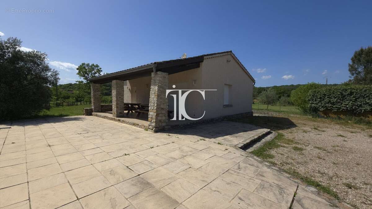 Maison à BERRIAS-ET-CASTELJAU