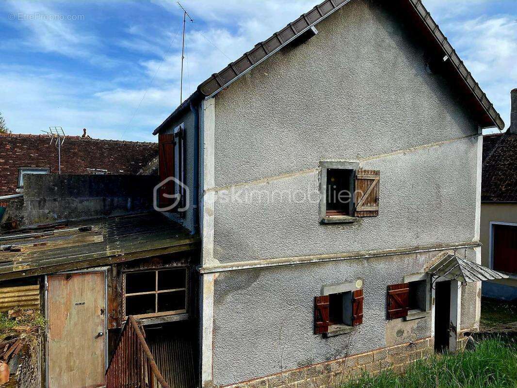 Maison à SURGY