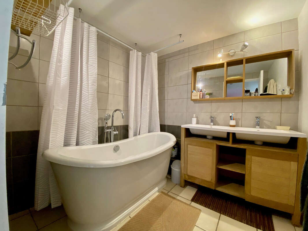 Maison à MONTPEYROUX