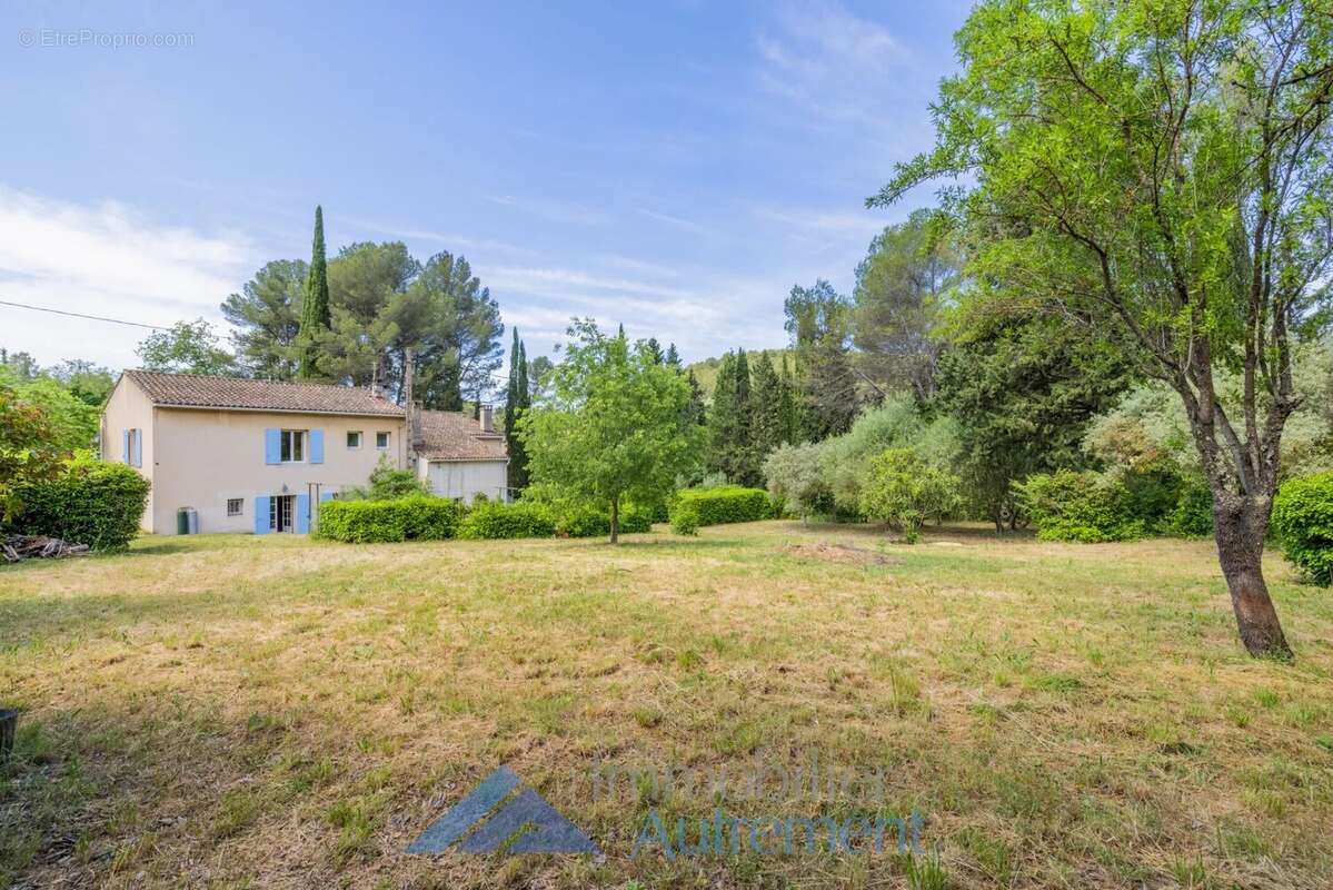 Maison à LE THOLONET