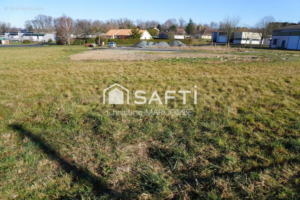 Photo 1 - Terrain à JUMILHAC-LE-GRAND
