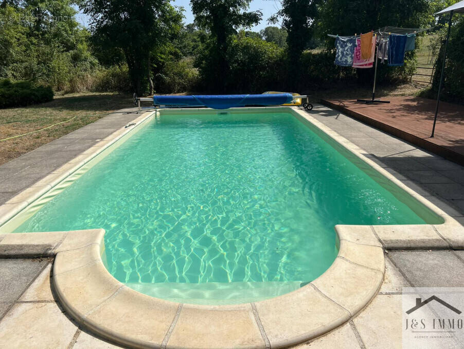 Maison à CHERVES-CHATELARS